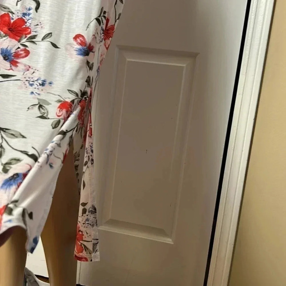 STELLA & SIENNA BY TRIXXI floral maxi dress.halter neck,cut out,cinched waist - Picture 5 of 14